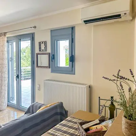 Cozy Cental Retreats With Balconies フィリアトラ