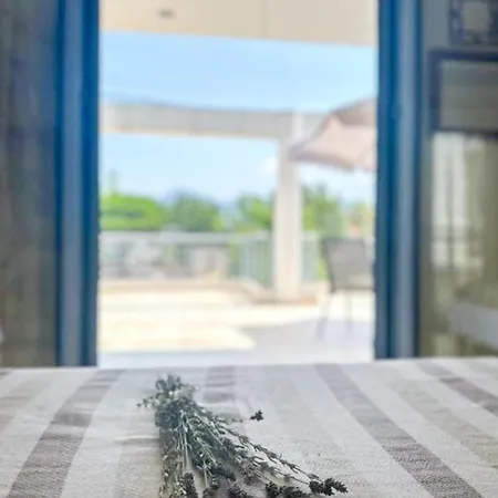 Cozy Cental Retreats With Balconies