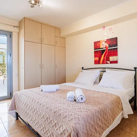 Cozy Cental Retreats With Balconies