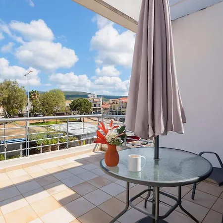 Cozy Cental Retreats With Balconies アパート