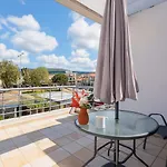 Cozy Cental Retreats With Balconies Διαμέρισμα