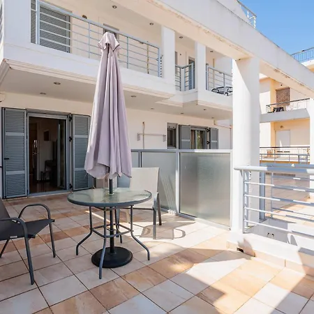 Апартаменты Cozy Cental Retreats With Balconies Филиатра