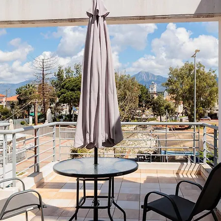 Апартаменты Cozy Cental Retreats With Balconies