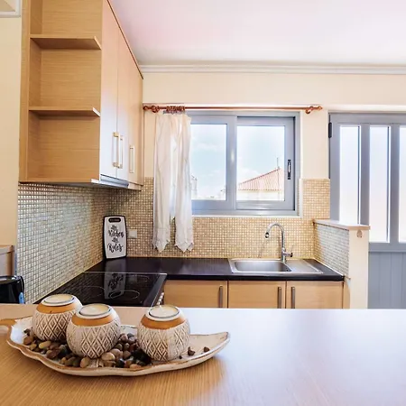 Апартаменты Cozy Cental Retreats With Balconies Филиатра