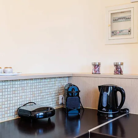 Апартаменты Cozy Cental Retreats With Balconies