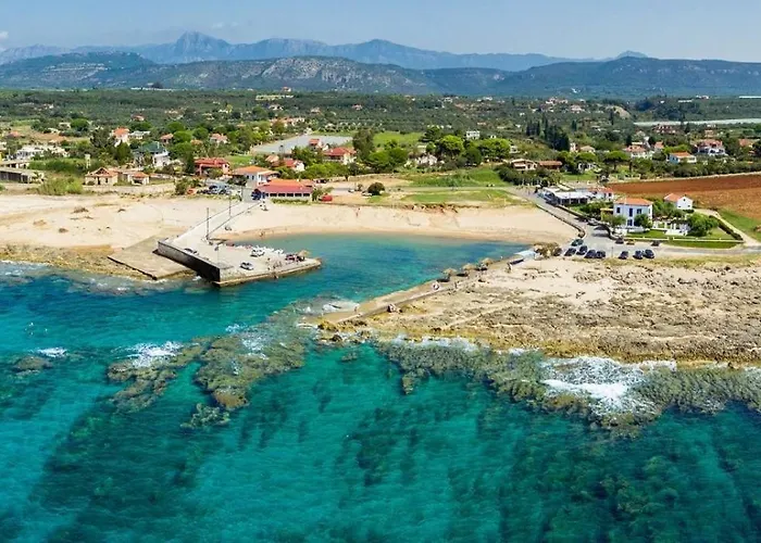 Cozy Cental Retreats With Balconies