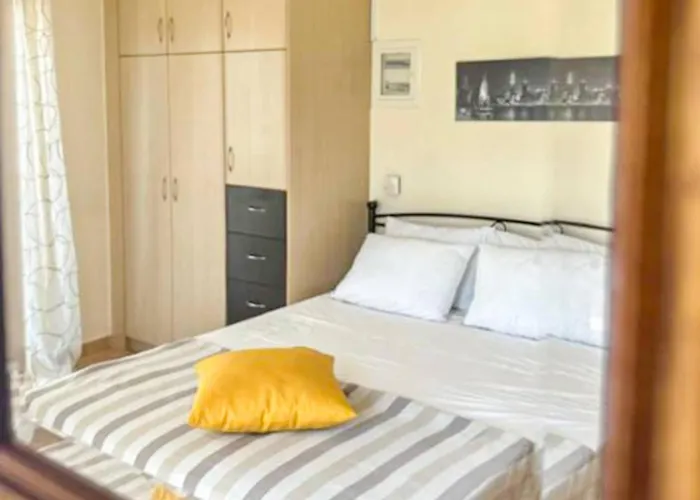 Cozy Cental Retreats With Balconies *