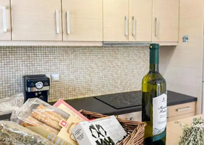 Cozy Cental Retreats With Balconies *