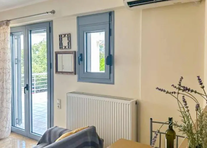 Cozy Cental Retreats With Balconies Filiatra