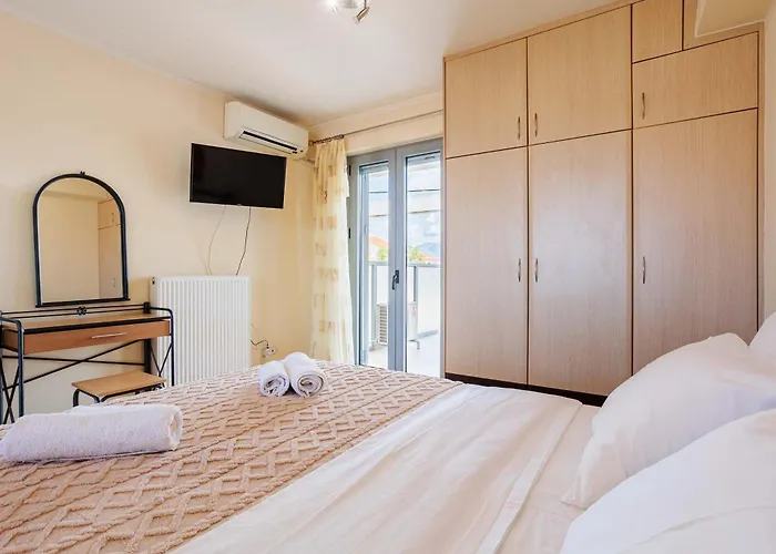 Cozy Cental Retreats With Balconies Appartement Filiatra