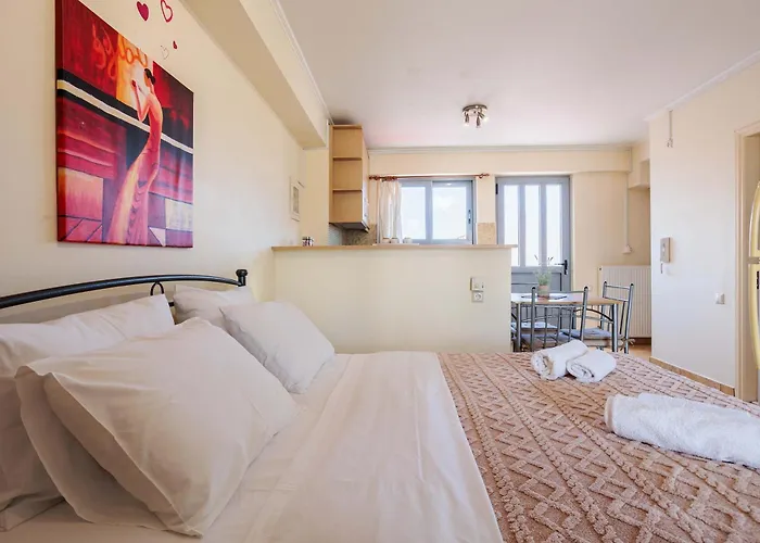 Cozy Cental Retreats With Balconies Filiatra