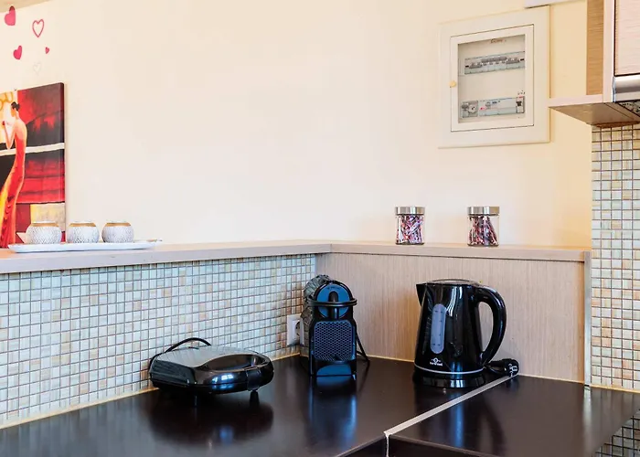 Appartement Cozy Cental Retreats With Balconies