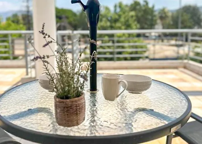 Cozy Cental Retreats With Balconies *