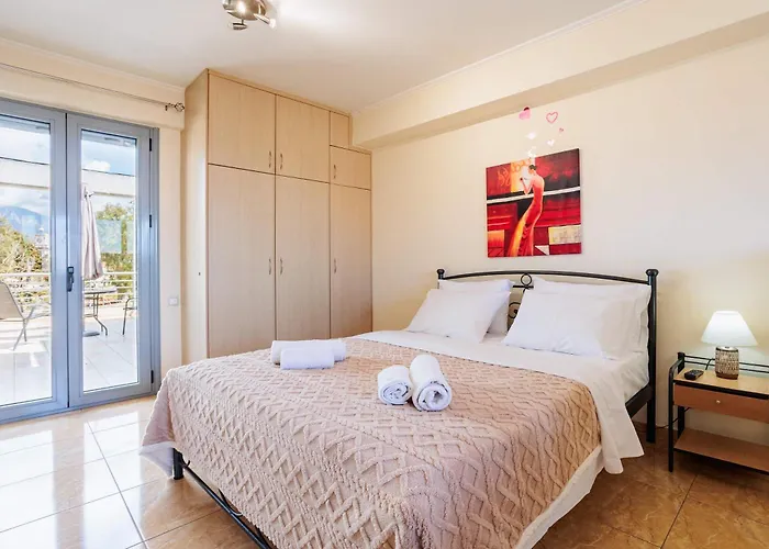 Cozy Cental Retreats With Balconies