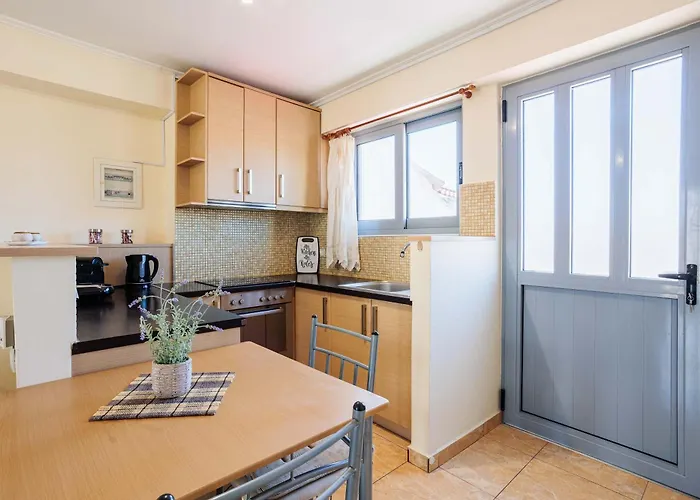 Cozy Cental Retreats With Balconies