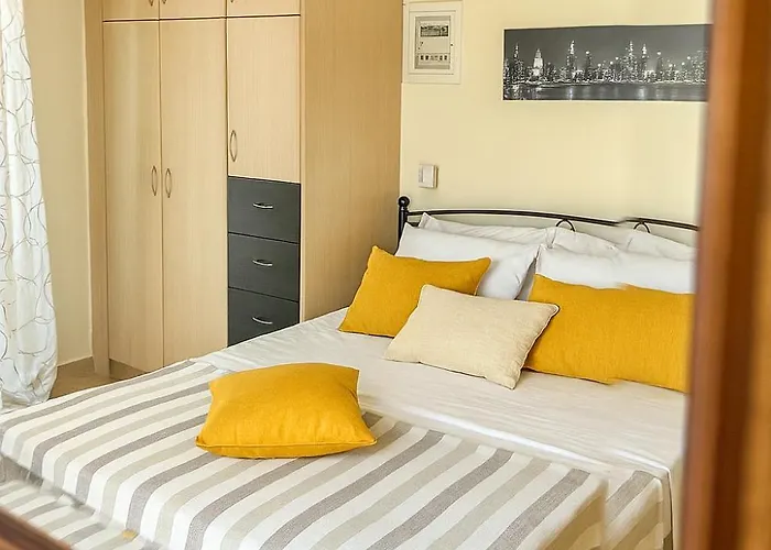 Cozy Cental Retreats With Balconies Appartement Filiatra