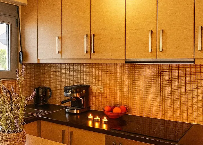 Cozy Cental Retreats With Balconies